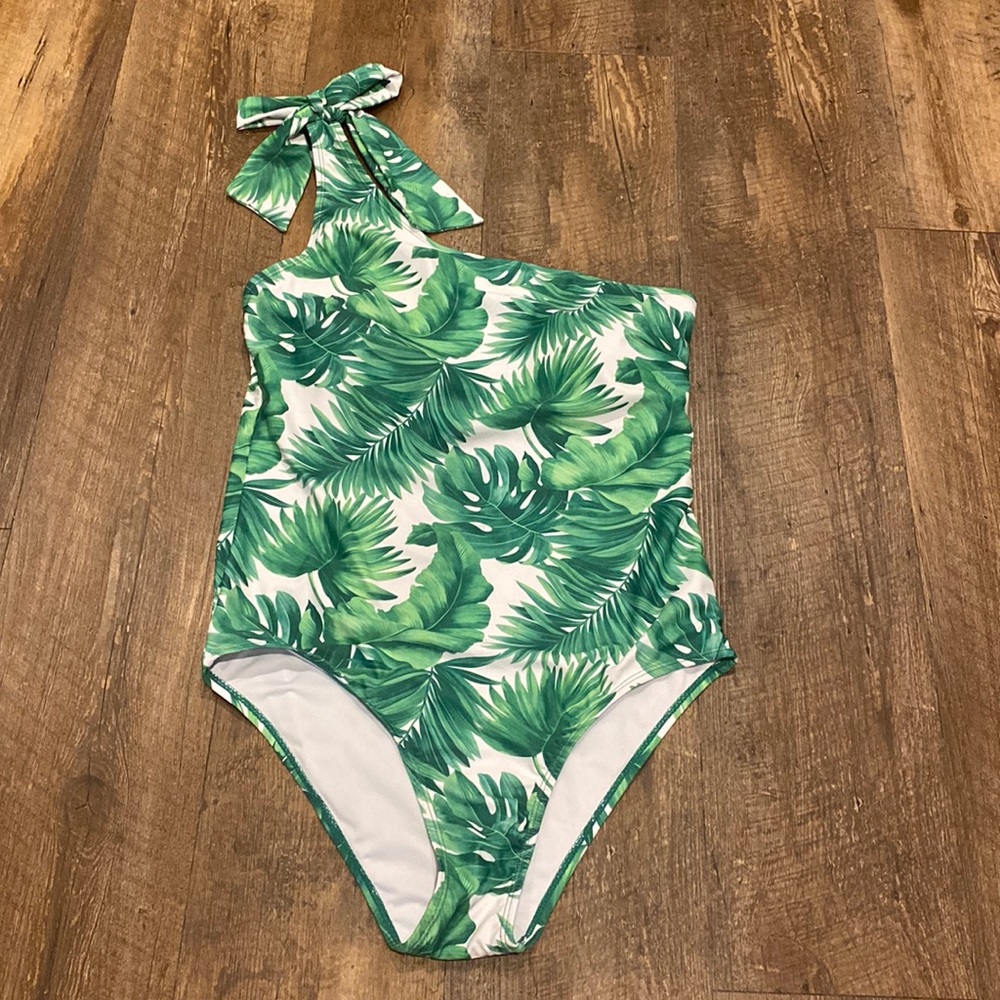*LIKE NEW* worn once one shoulder swimsuit